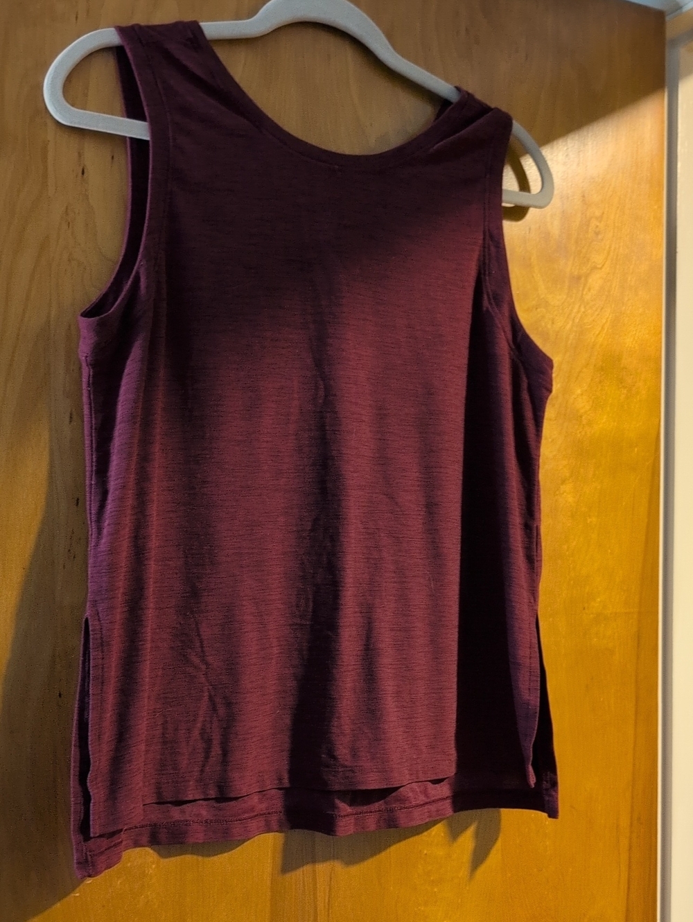 Old Navy Active Women's Sleeveless Tank Top in Deep Wine